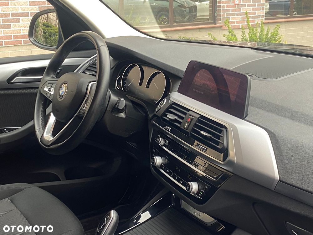 BMW X3 xDrive20i Advantage - 14