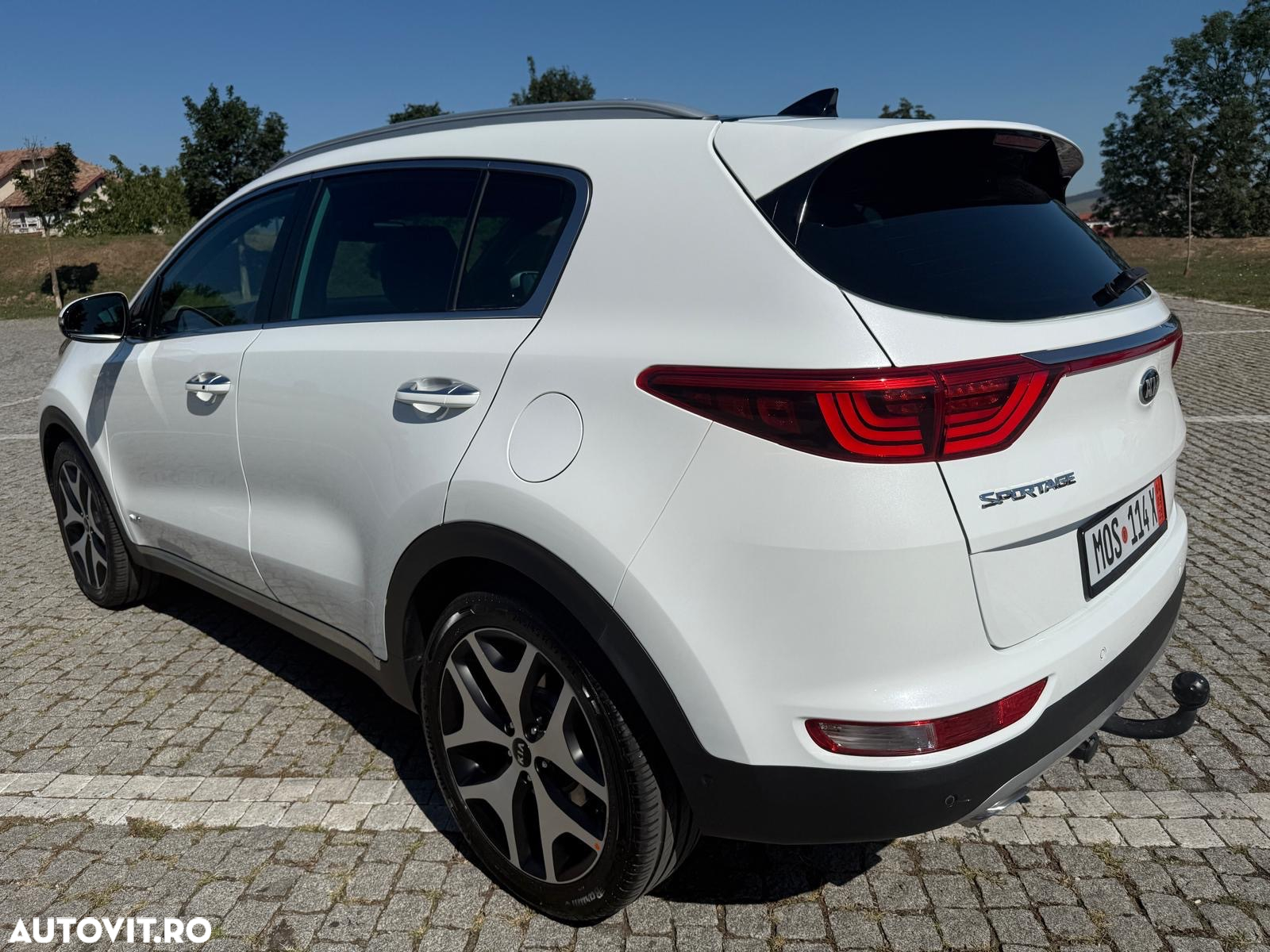 Kia Sportage 2,0 CRDI AWD Aut. GT Line - 3