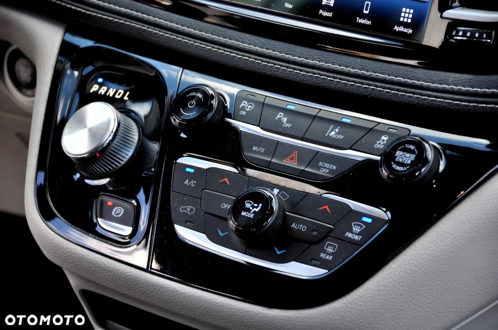 Chrysler Pacifica - 31