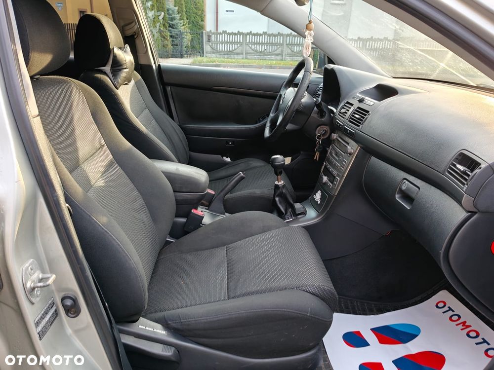 Toyota Avensis 2.0 D-4D Combi - 16