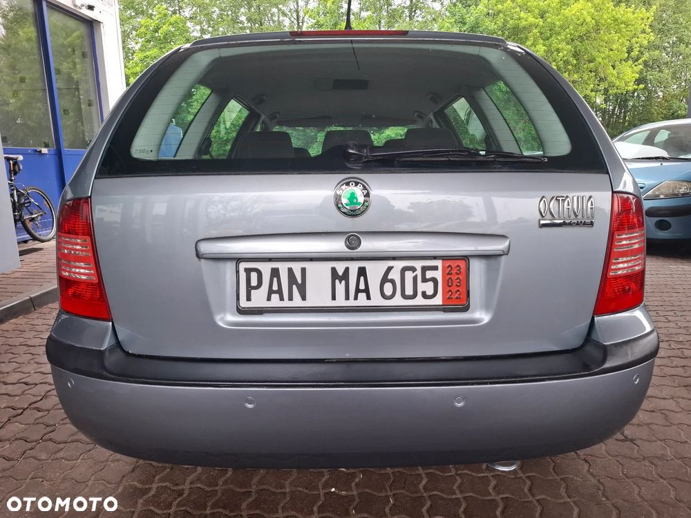 Skoda Octavia 1.6 Combi Ambiente - 13