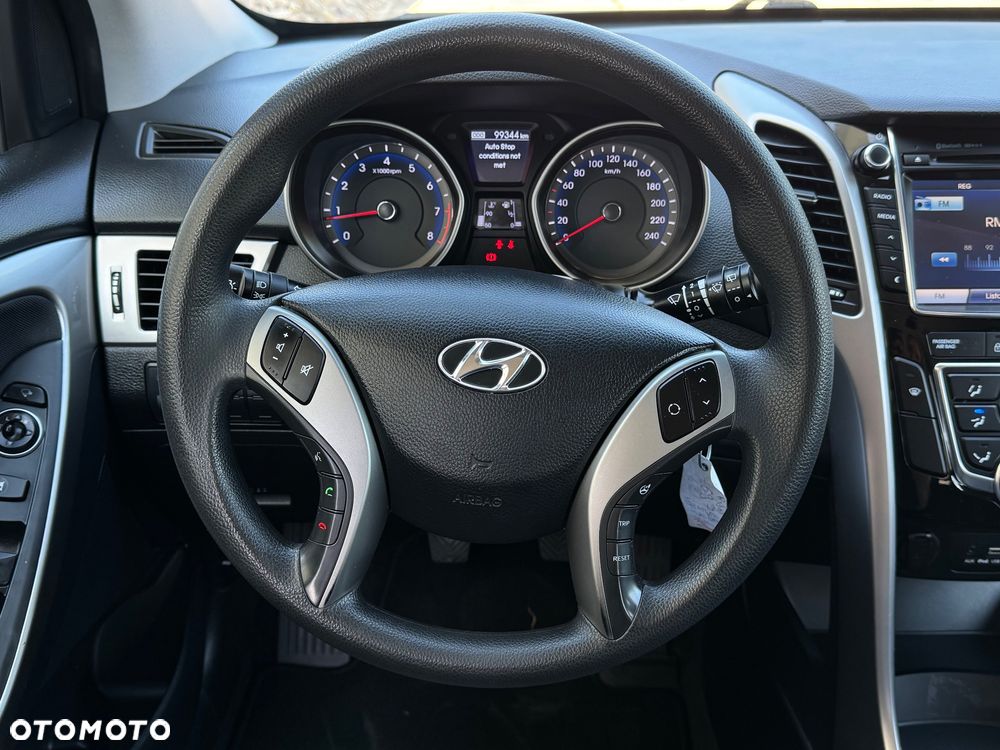 Hyundai i30 ver-blue-kombi-1-4-classic-navigation - 14