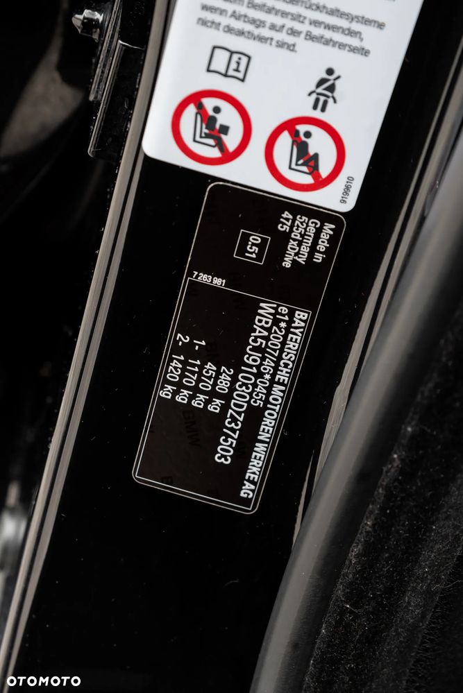 BMW Seria 5 525d xDrive Sport-Aut Modern Line - 25
