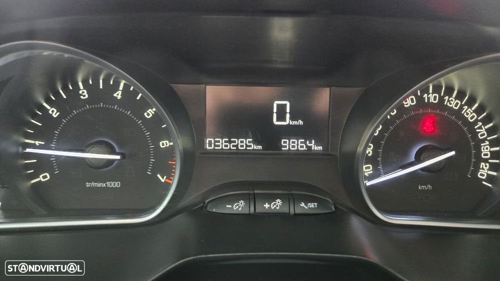 Peugeot 208 1.2 PureTech Style - 8