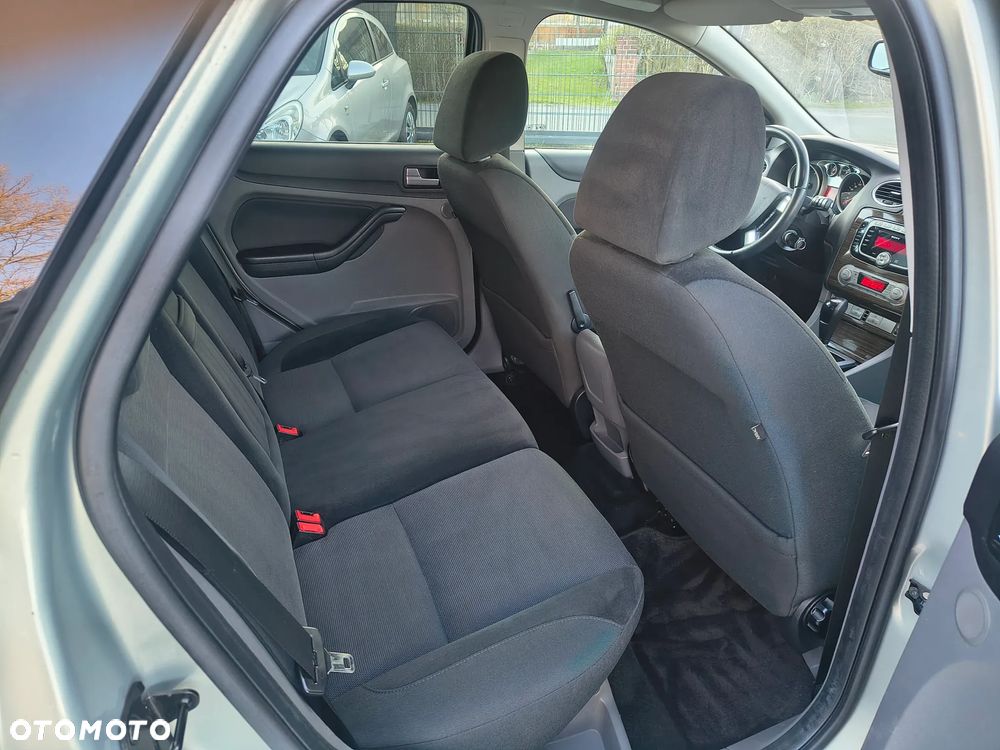 Ford Focus 1.6 Ghia - 18