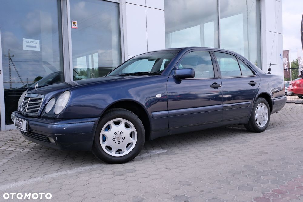 Mercedes-Benz Klasa E 200 CDI Classic - 3