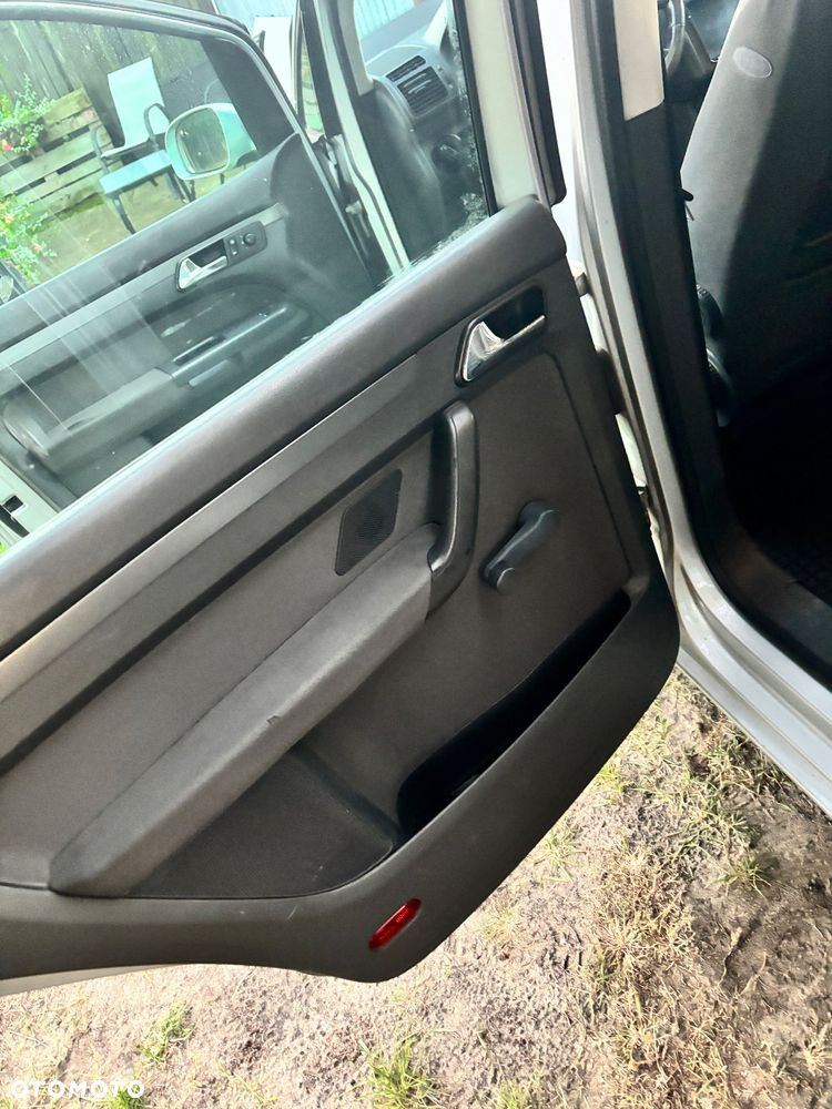 Volkswagen Touran 1.9 TDI Highline - 18