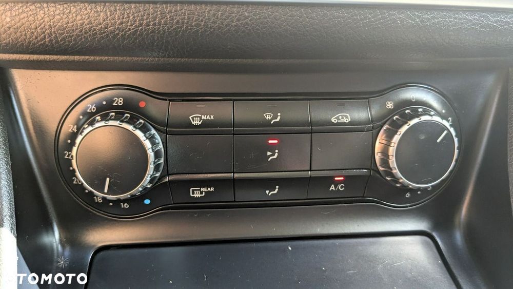 Mercedes-Benz GLA 200 d 4-Matic - 31