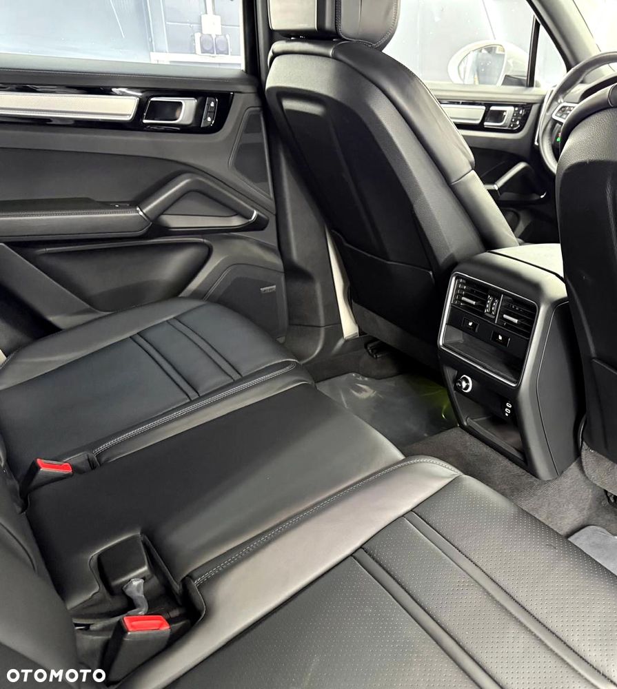 Porsche Cayenne E-Hybrid Platinum Edition - 35