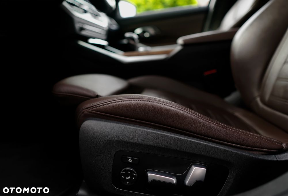 BMW Seria 3 M340i xDrive - 26