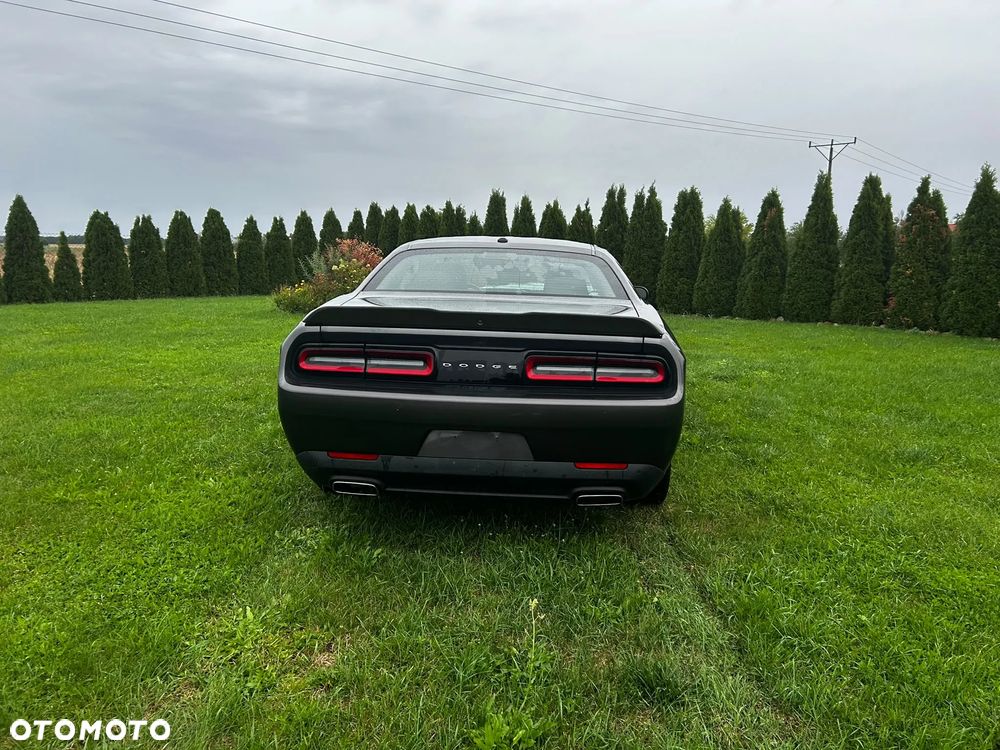 Dodge Challenger - 2