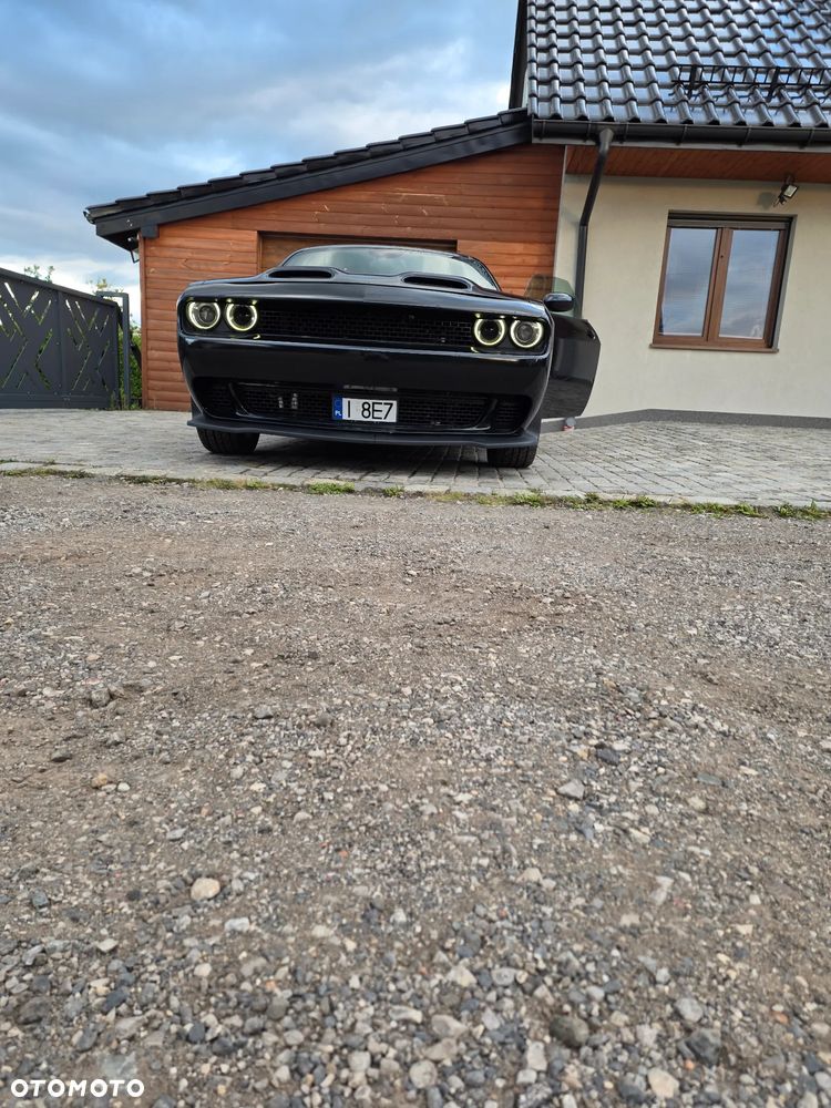 Dodge Challenger - 11