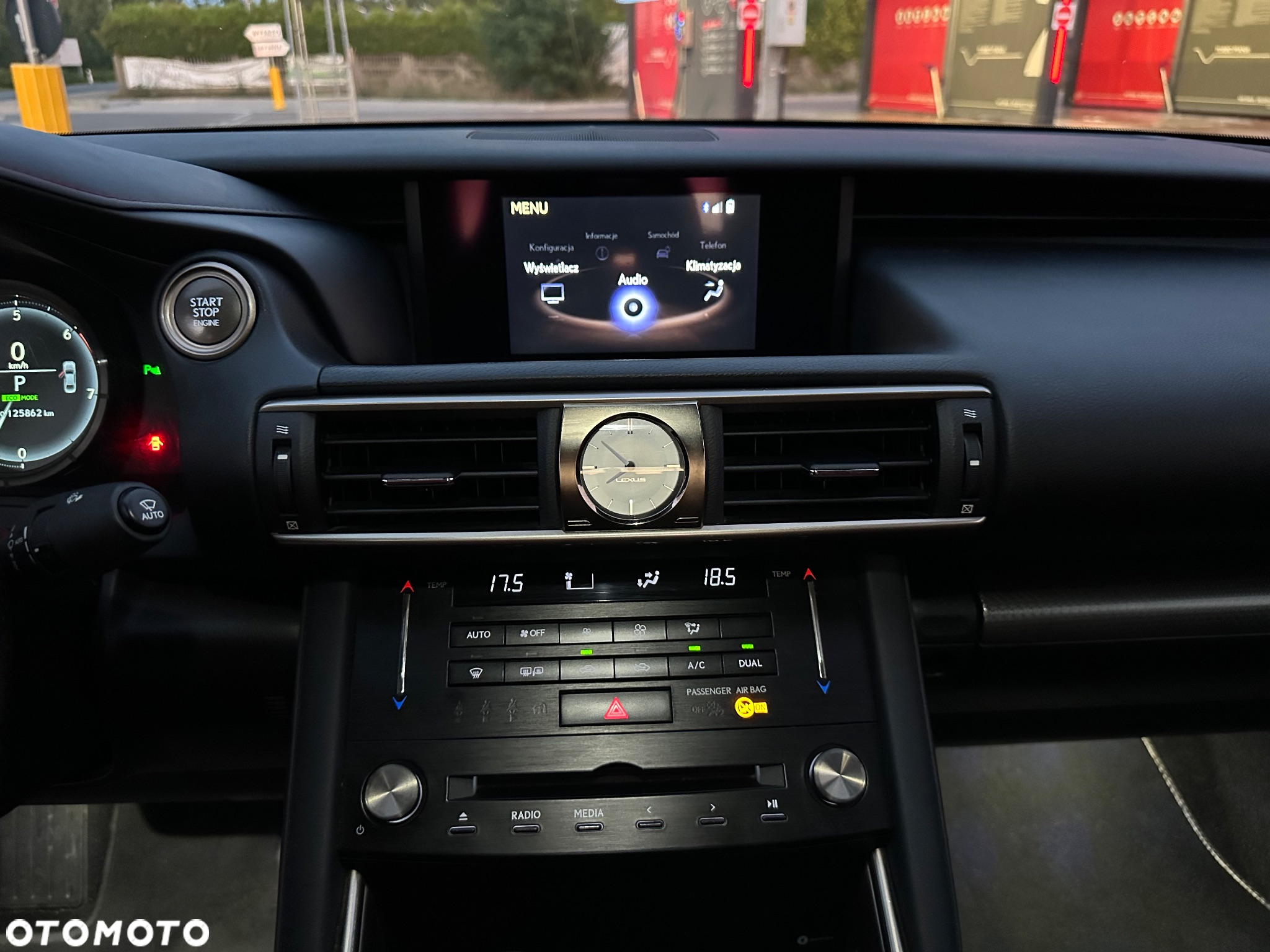 Lexus IS 200t / 300 F Sport - 9