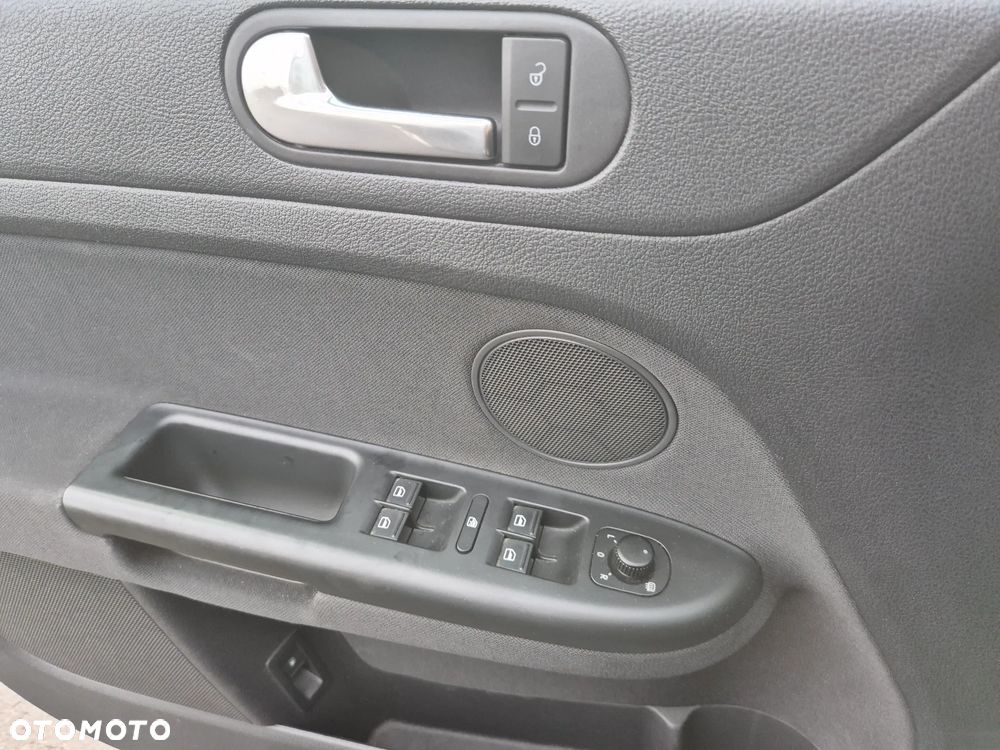 Volkswagen Golf Plus 2.0 TDI DPF Comfortline - 9