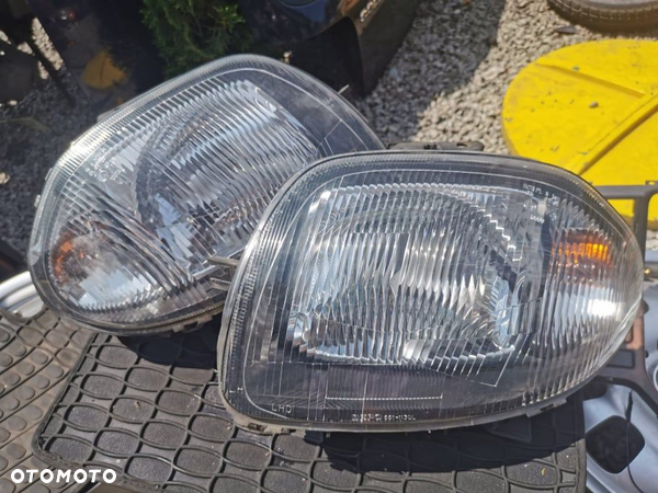 Lampy przednie Renault Clio