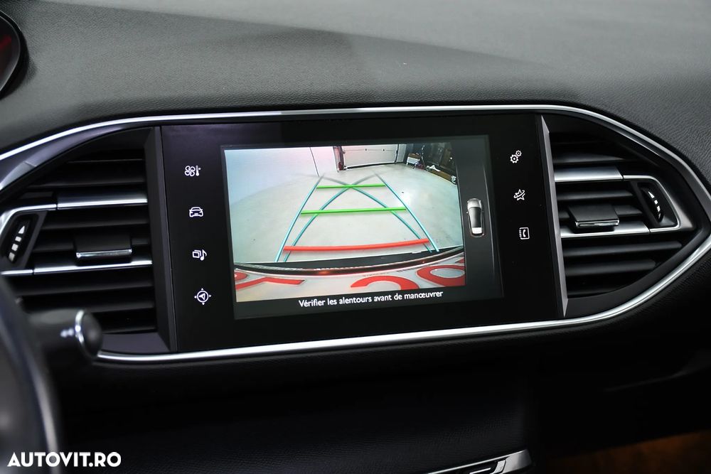 Peugeot 308 - 8