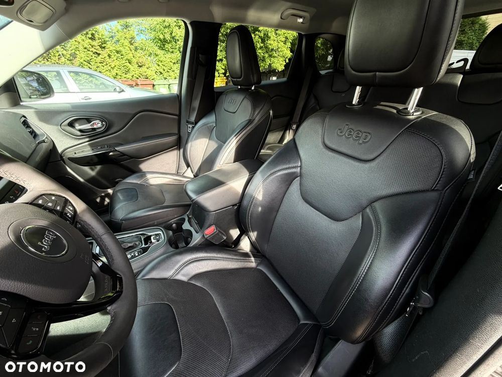 Jeep Cherokee - 19