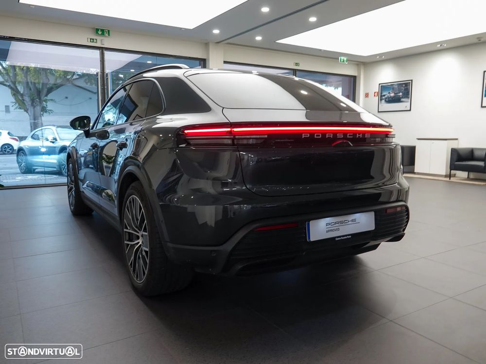 Porsche Macan Electric 4 - 7