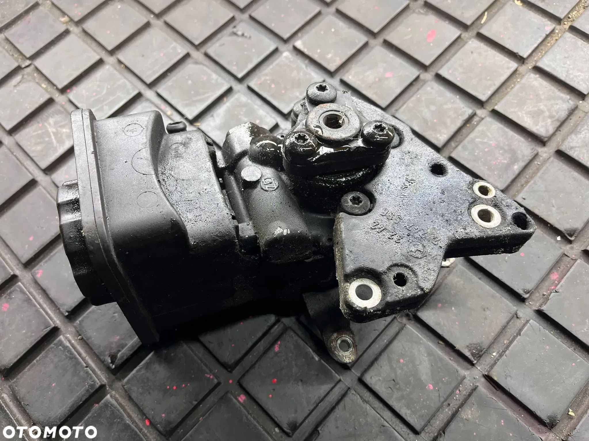 POMPA WSPOMAGANIA BMW 5 E60 E61 E65 2.5 D - 1