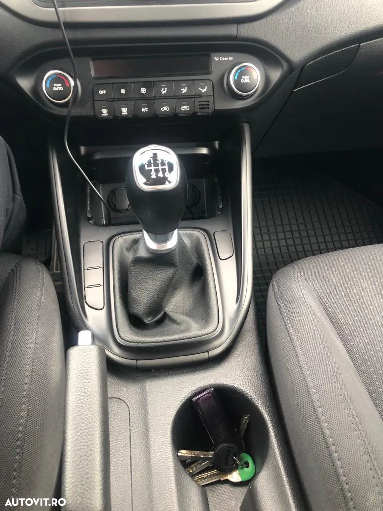 Kia Carens 1.6 GDI FAMILY - 11