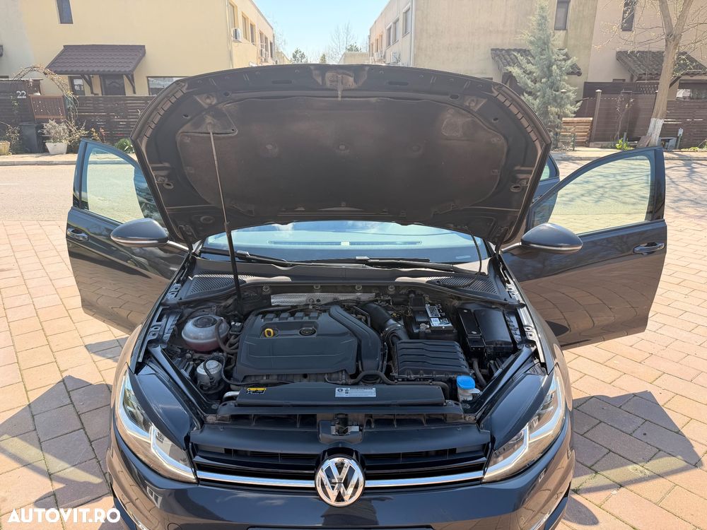 Volkswagen Golf - 22