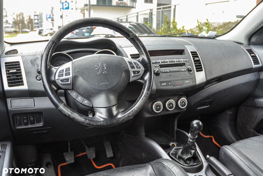 Peugeot 4007 - 9