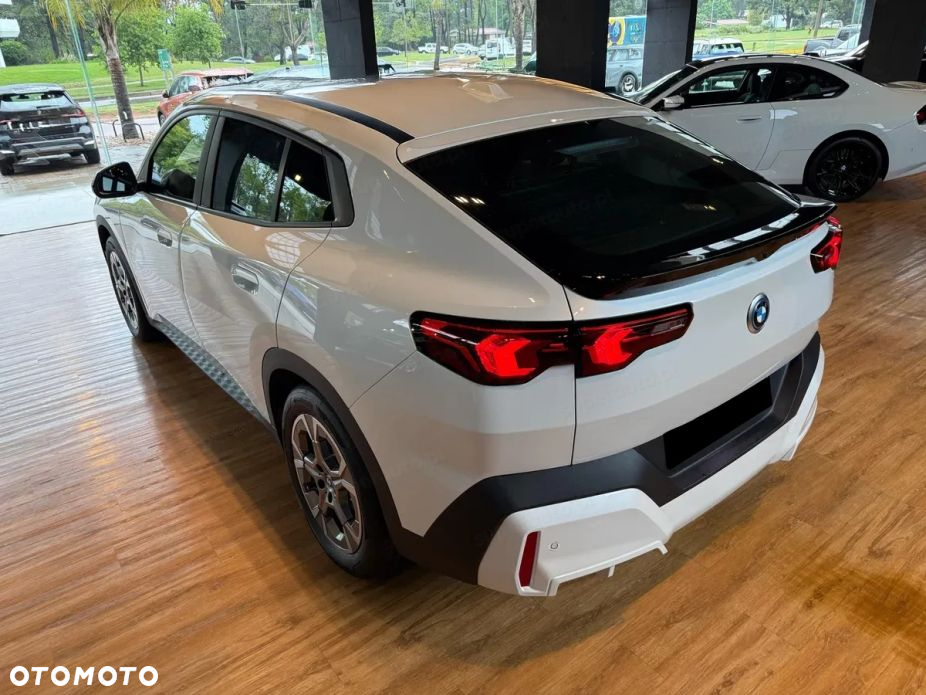 BMW iX2 - 4
