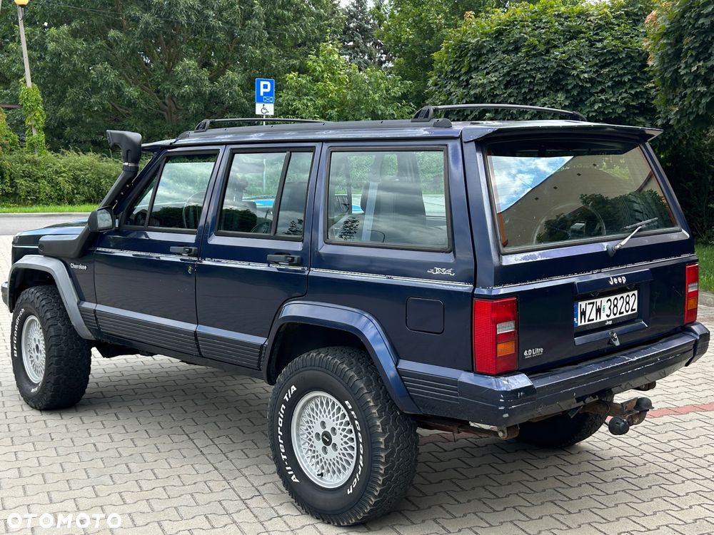 Jeep Cherokee - 3