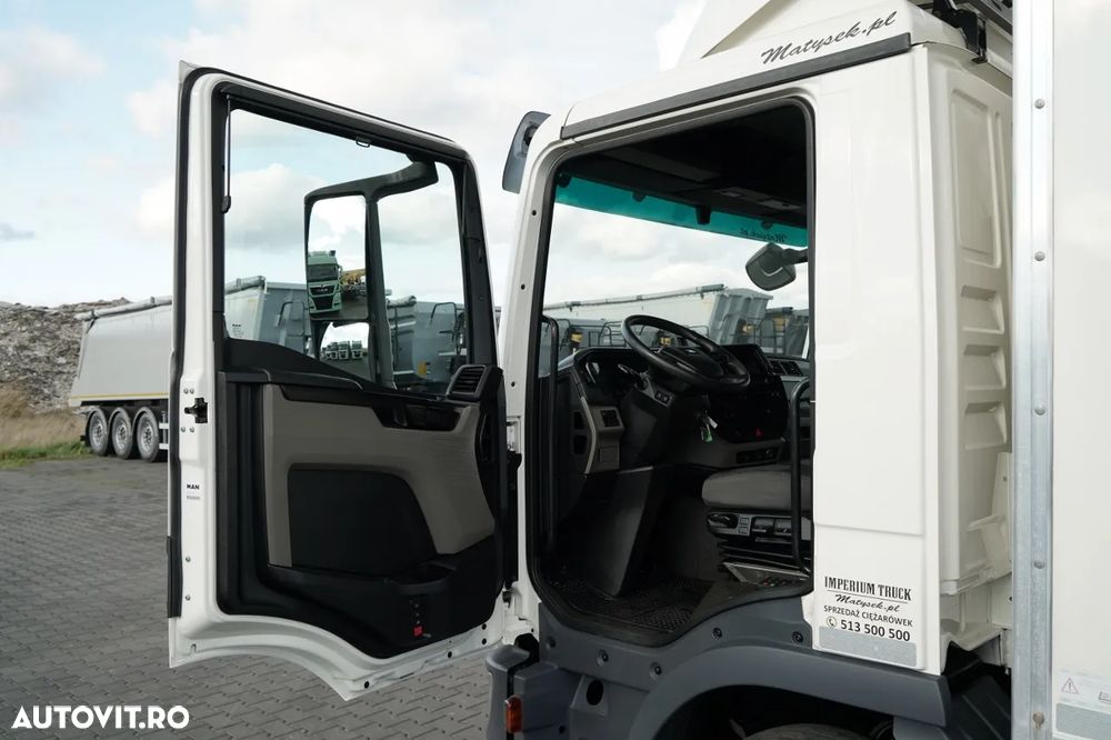 MAN TGL 12.250 / CAMION SOLO / CONTAINER 8 M / LIFT / UȘĂ LATERALĂ / 2021 - 25