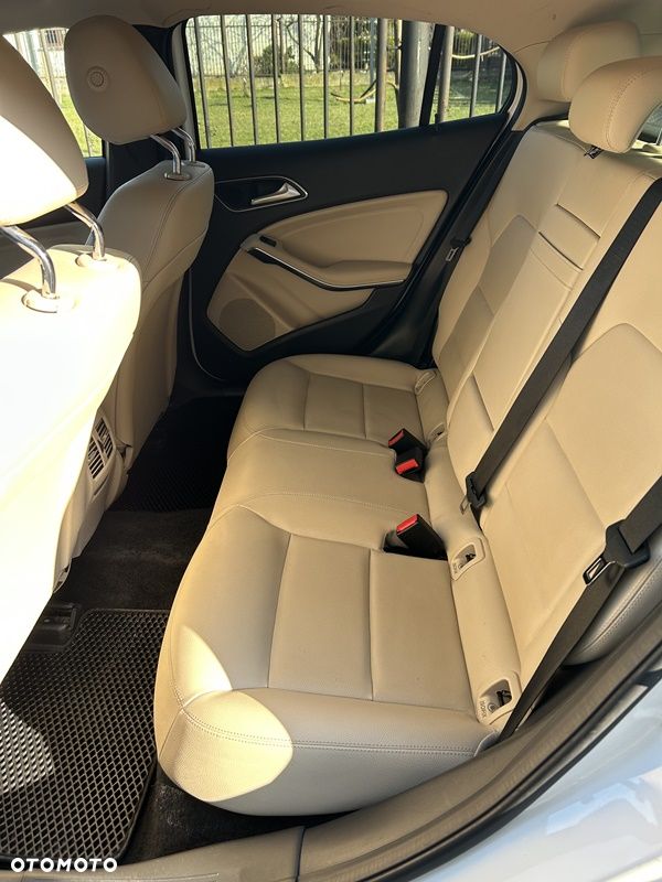 Mercedes-Benz GLA 250 7G-DCT UrbanStyle Edition - 13