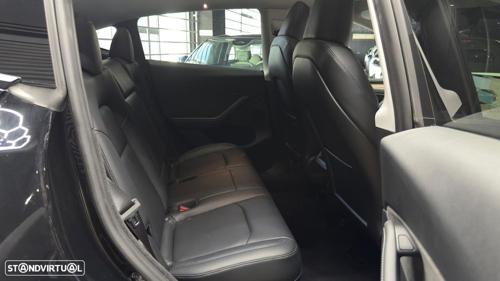 Tesla Model Y Long Range Dual Motor AWD - 31