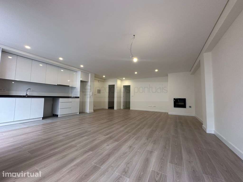 T3 centro, próximo Arco Porta Nova, cozinha equipada, ar condiciona... - Grande imagem: 2/17