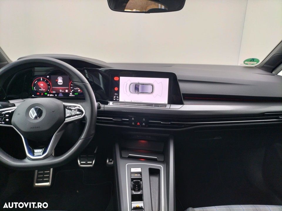 Volkswagen Golf - 8
