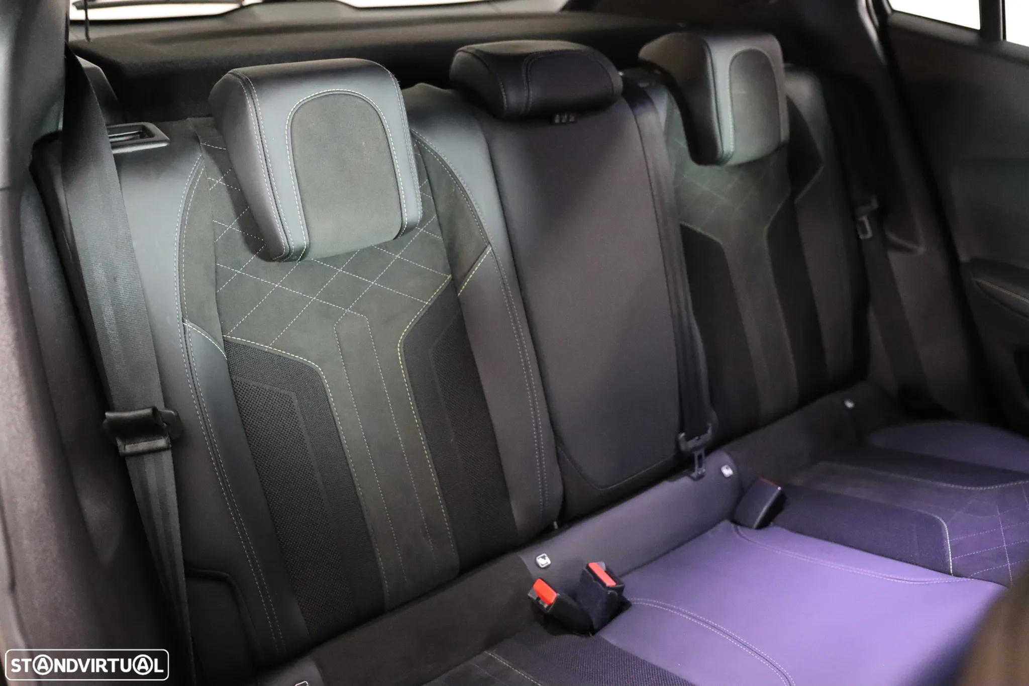 Peugeot 2008 PureTech 130 EAT8 GT - 25