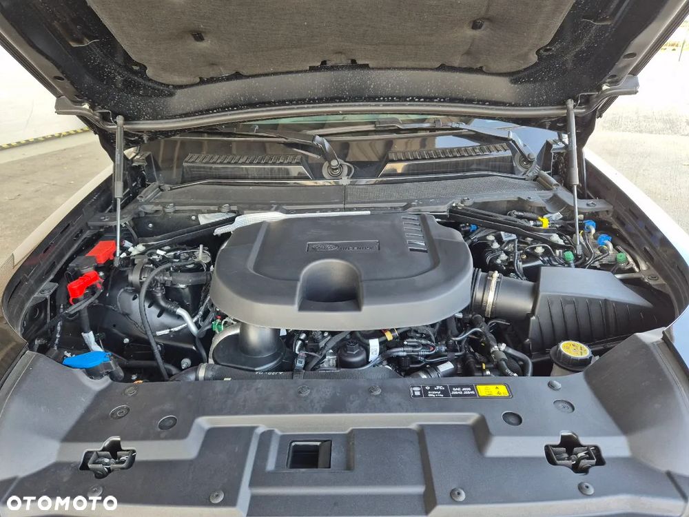 Land Rover Defender 110 D250 X-Dynamic SE - 10