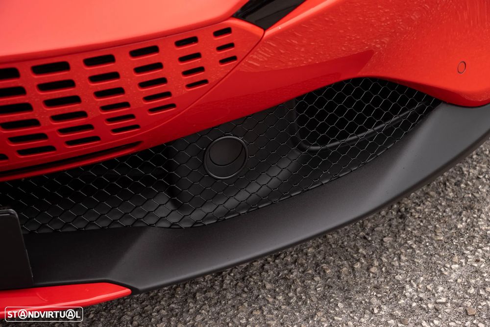 Ferrari Roma 3.9 Twin-Turbo V8 - 10