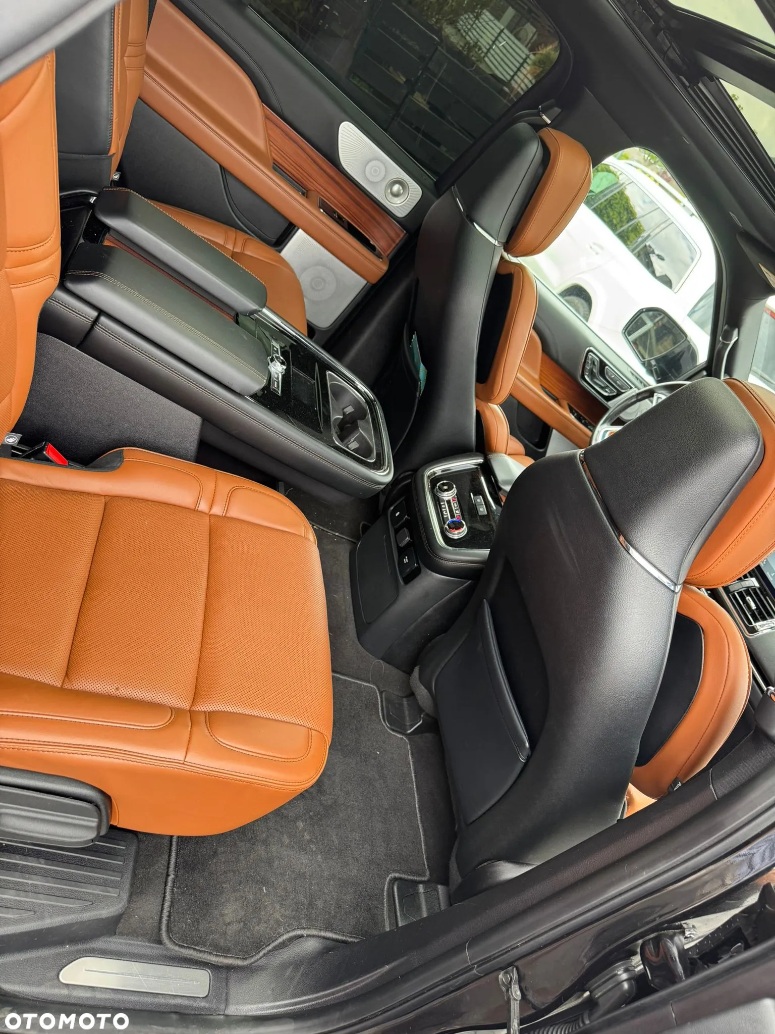 Lincoln Navigator - 17