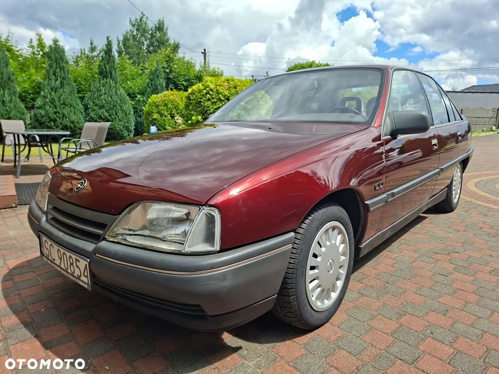 Opel Omega 2.4i GL - 1