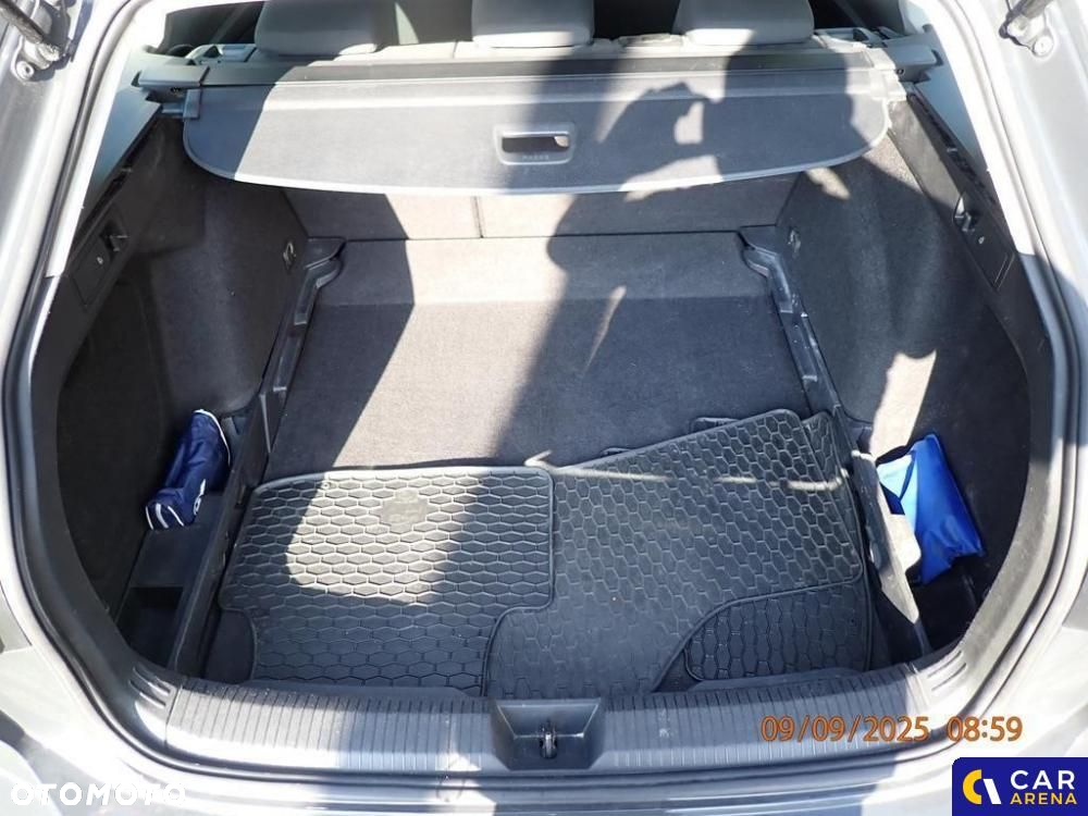 Volkswagen Golf - 23