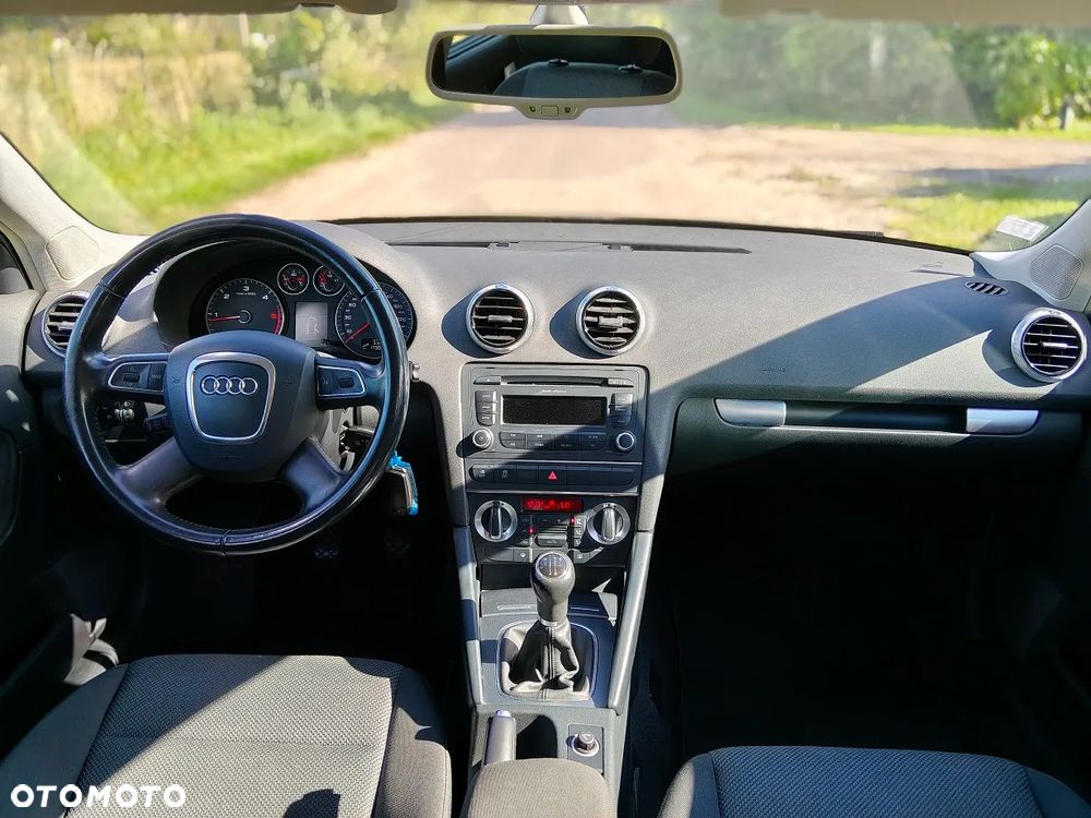 Audi A3 Sportback 1.6 TDI DPF Attraction - 4