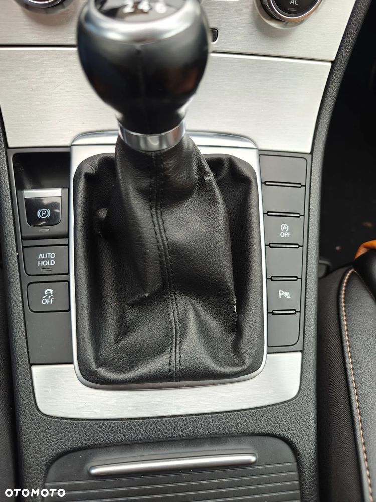 Volkswagen Passat 2.0 TDI Highline - 17