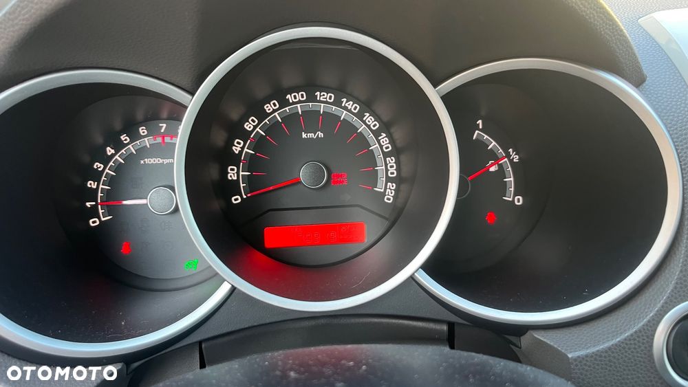 Kia Venga - 8
