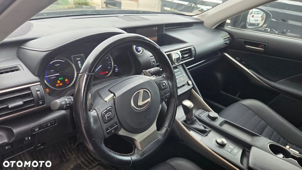 Lexus IS 300h Elegance - 9