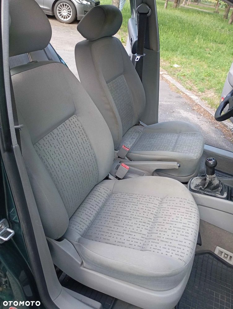Volkswagen Golf - 6