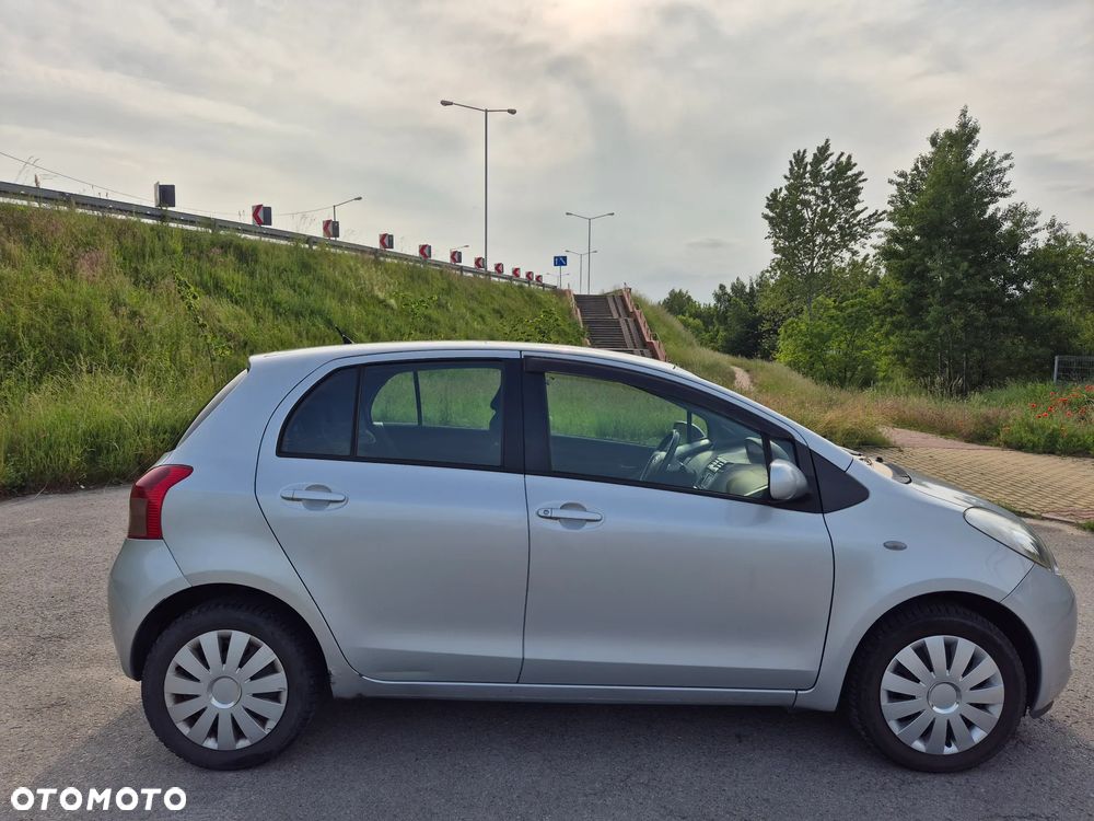 Toyota Yaris - 2