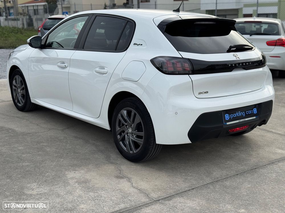 Peugeot 208 - 3