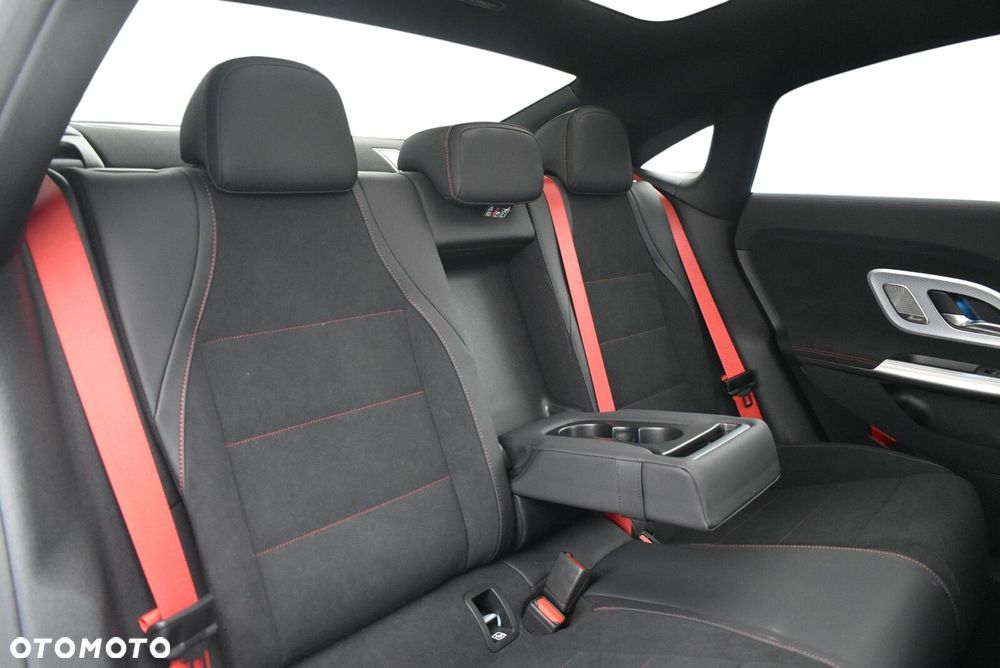 Mercedes-Benz CLA 220 mHEV 4-Matic 8G-DCT - 12