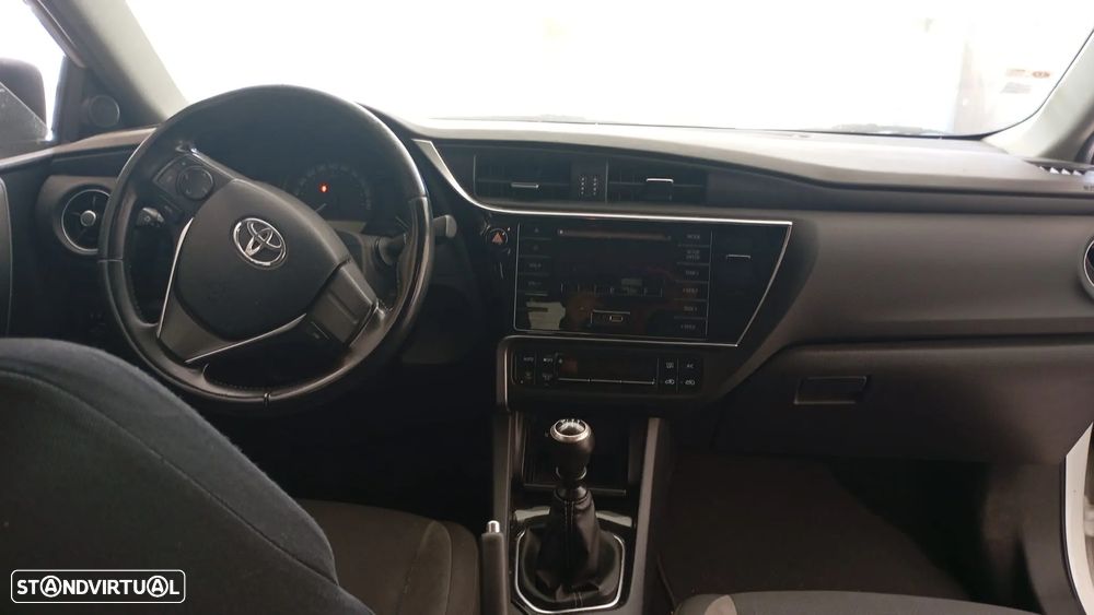 Toyota Auris 1.4 D-4D Com. +P.Techno+P.Sport - 5