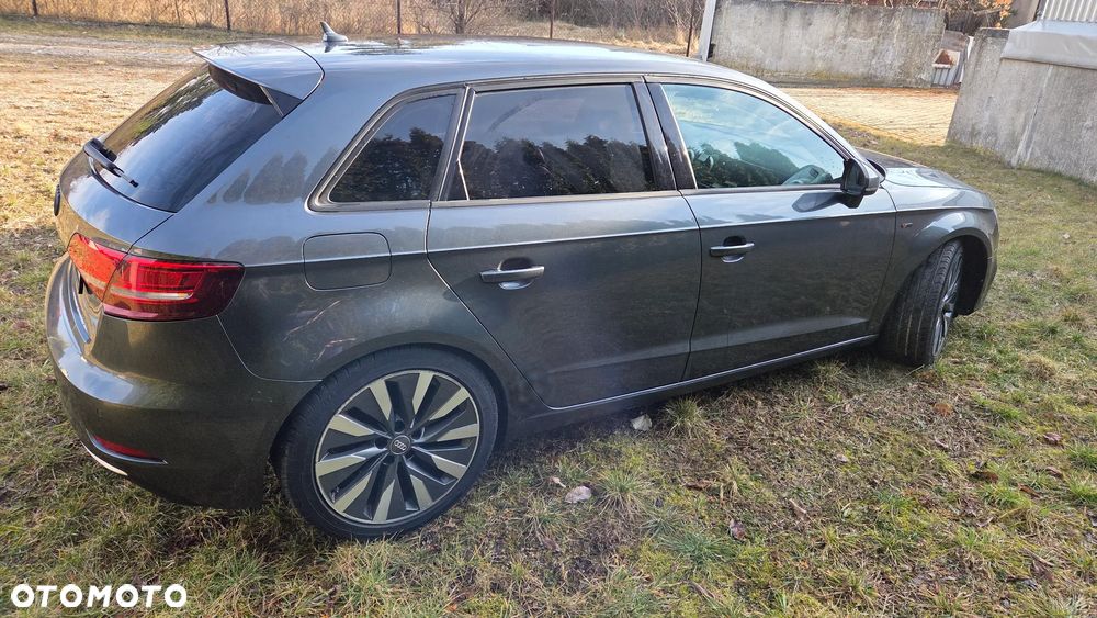 Audi A3 Sportback 1.6 TDI (clean diesel) S line Sportpaket - 4