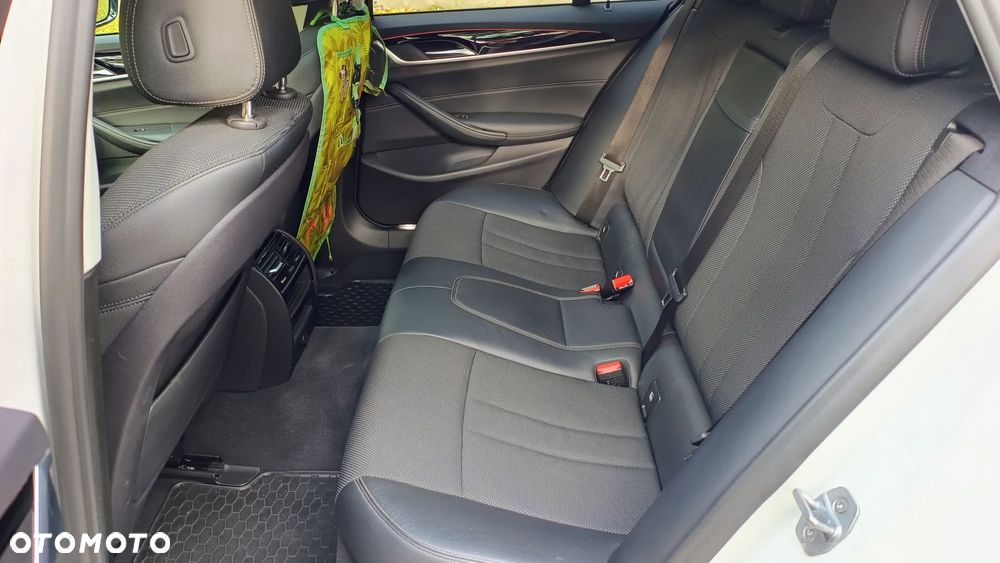 BMW Seria 5 520d Sport Line - 33